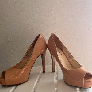 Guess 7 M Stiletto Tall High Heel Tan Nude Pumps Patent Leather Peep Toe
